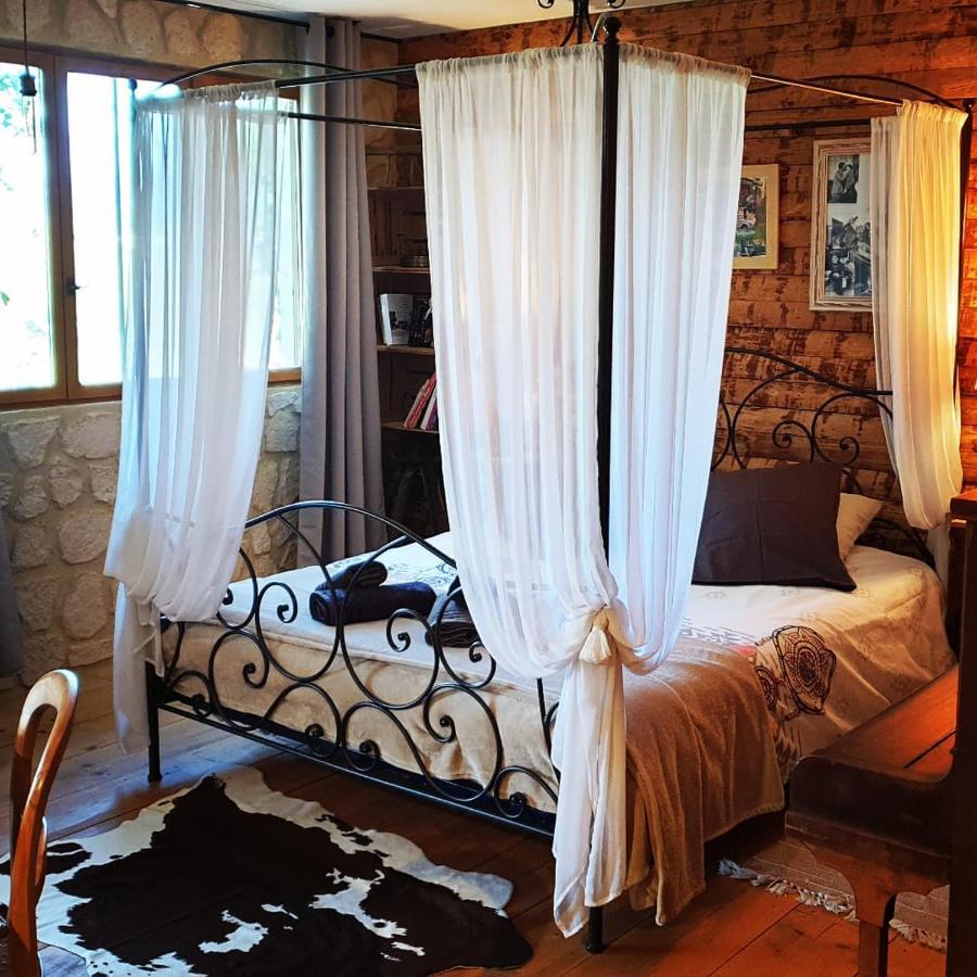 Chambre D'Hotes Le Petit Ranch Bed & Breakfast Los Masos ภายนอก รูปภาพ