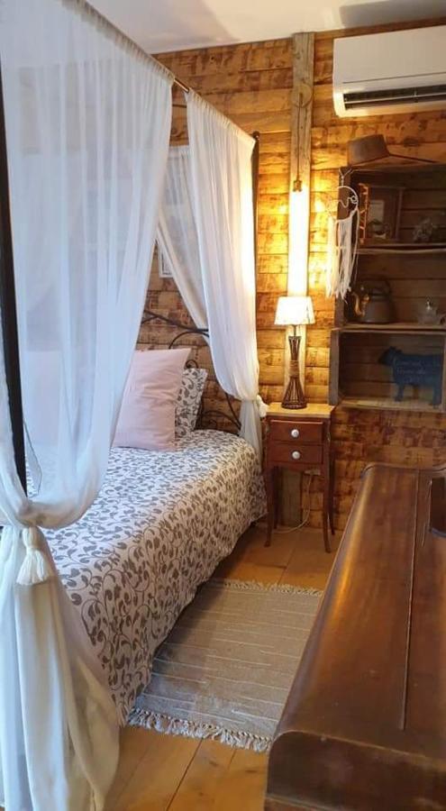 Chambre D'Hotes Le Petit Ranch Bed & Breakfast Los Masos ภายนอก รูปภาพ